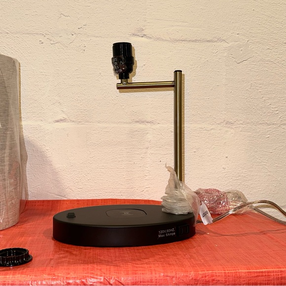 Curtis Adesso Charge table lamp. - Picture 3 of 7